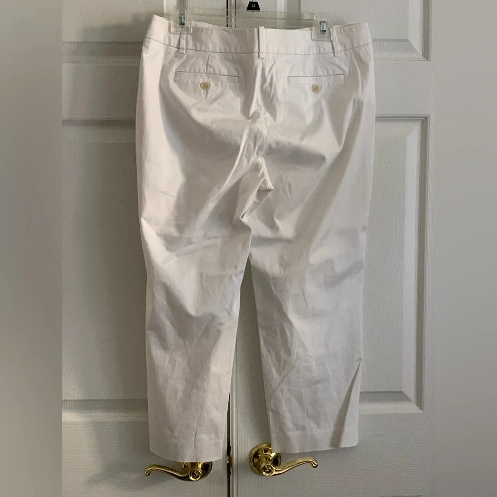 LOFT Women’s White Capri Pants Size: 10